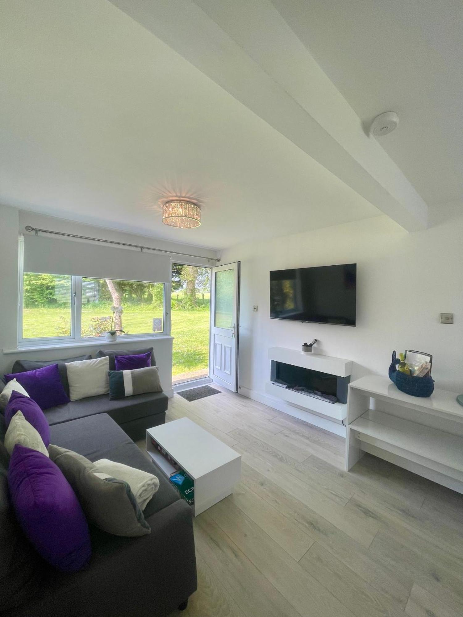 Look No Further Gorgeous Newly Renovated Contemporary Chalet Sandown Bay Holiday Centre Εξωτερικό φωτογραφία